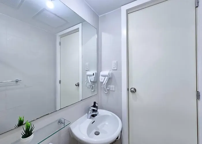 Citispace 1br Condotel At Azure Urban Near Airport #az06a *